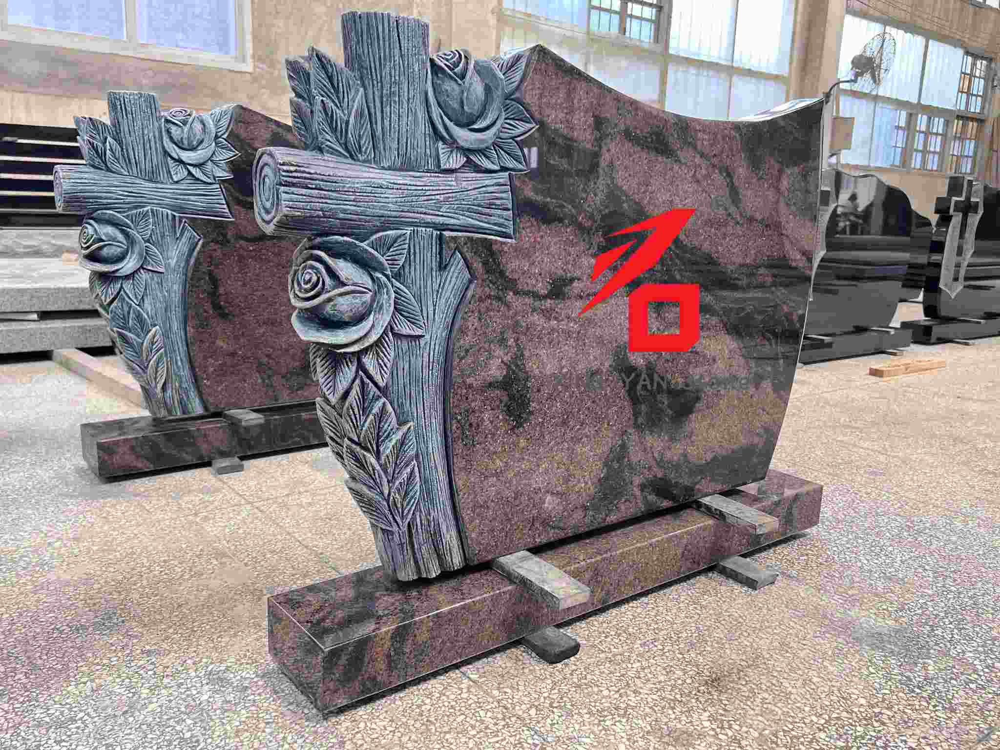 장미와 십자가 무늬 기념 묘비